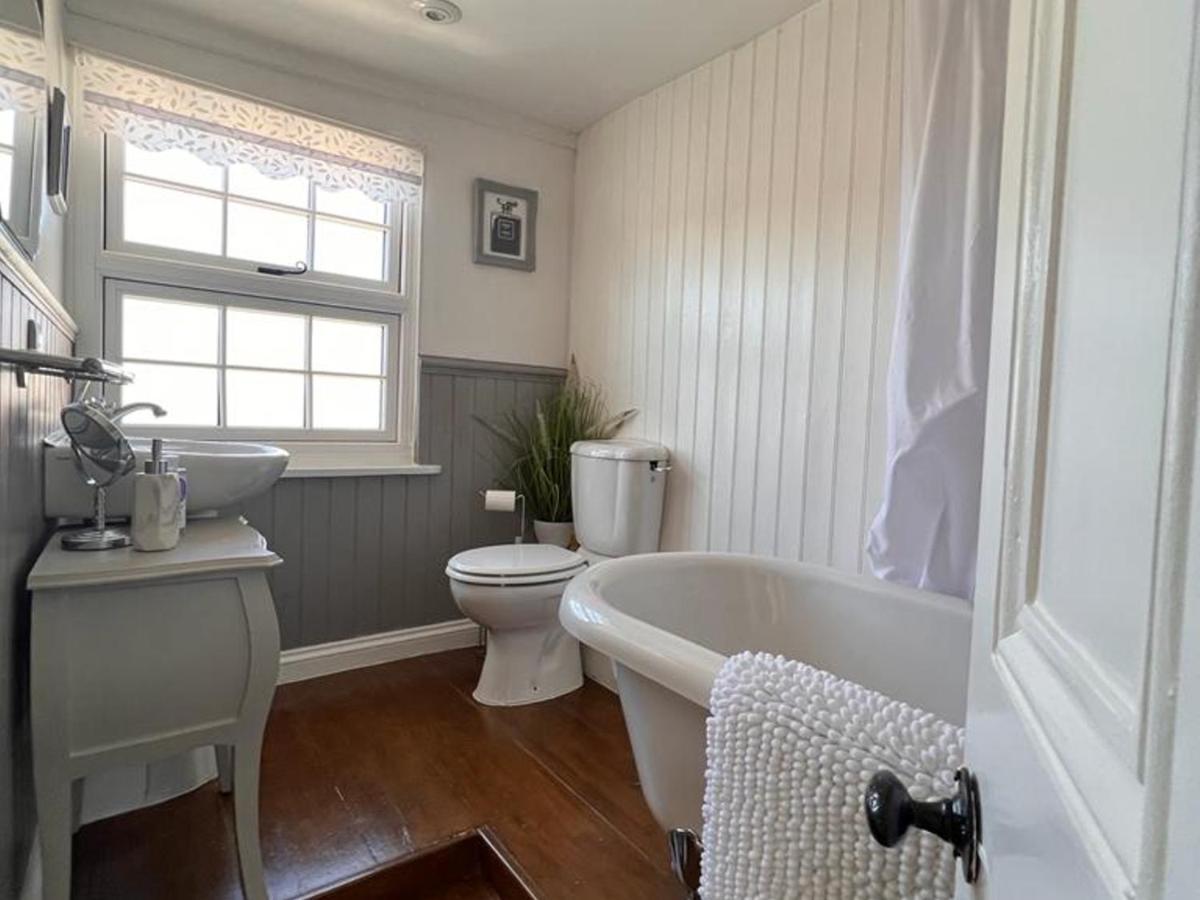 Bridewell Cottage In The Heart Of Tenterden - Pass The Keys Exterior photo