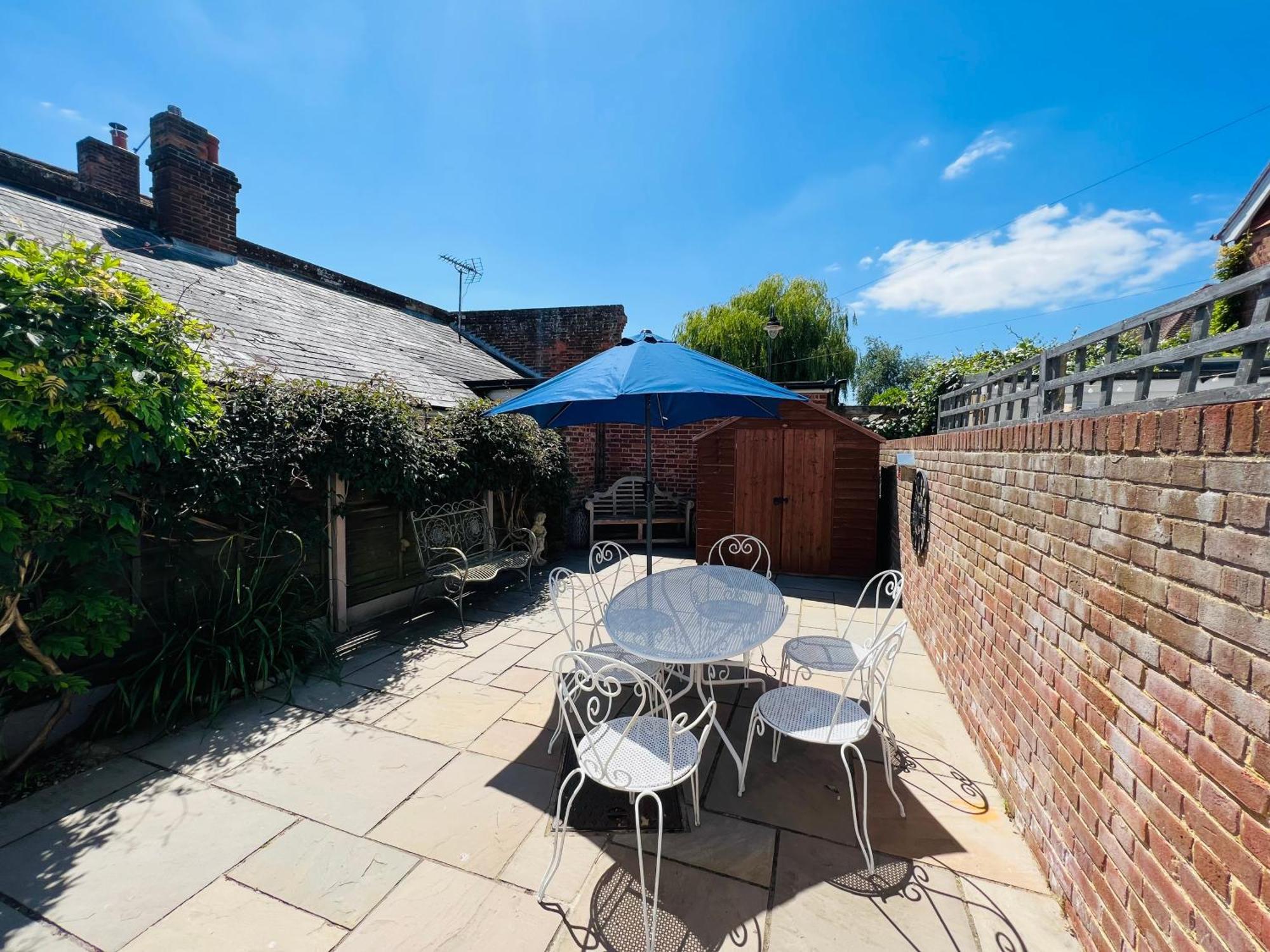 Bridewell Cottage In The Heart Of Tenterden - Pass The Keys Exterior photo