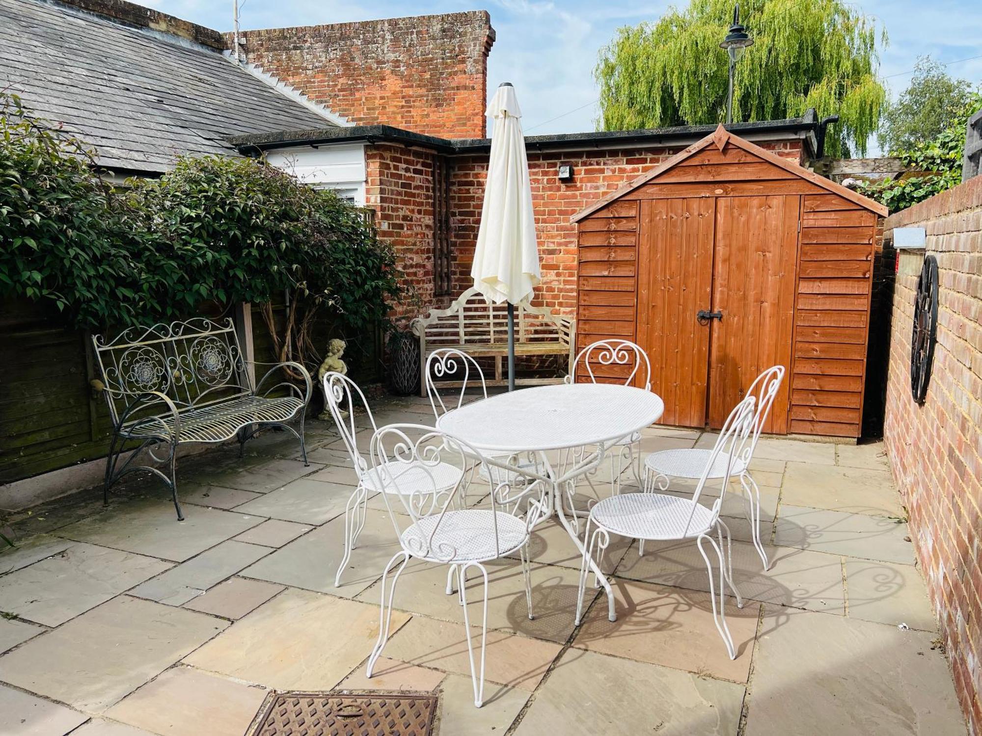 Bridewell Cottage In The Heart Of Tenterden - Pass The Keys Exterior photo